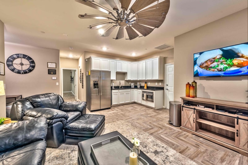 Building Photo - 993 River Garden Ct