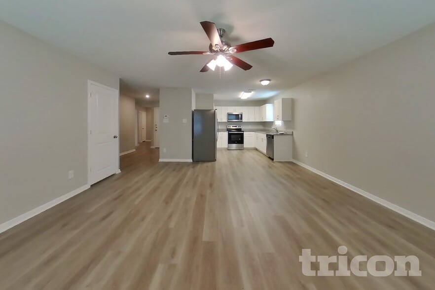 Building Photo - 15649 Del Norte Dr