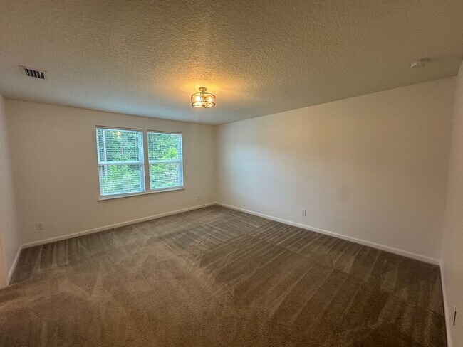Building Photo - Fall into Savings – New Rental Rate $2,100!