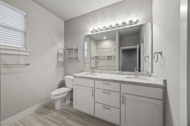 Building Photo - 2043 S Florida Way