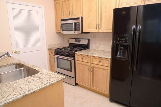 Building Photo - 22 Hemlock Lane