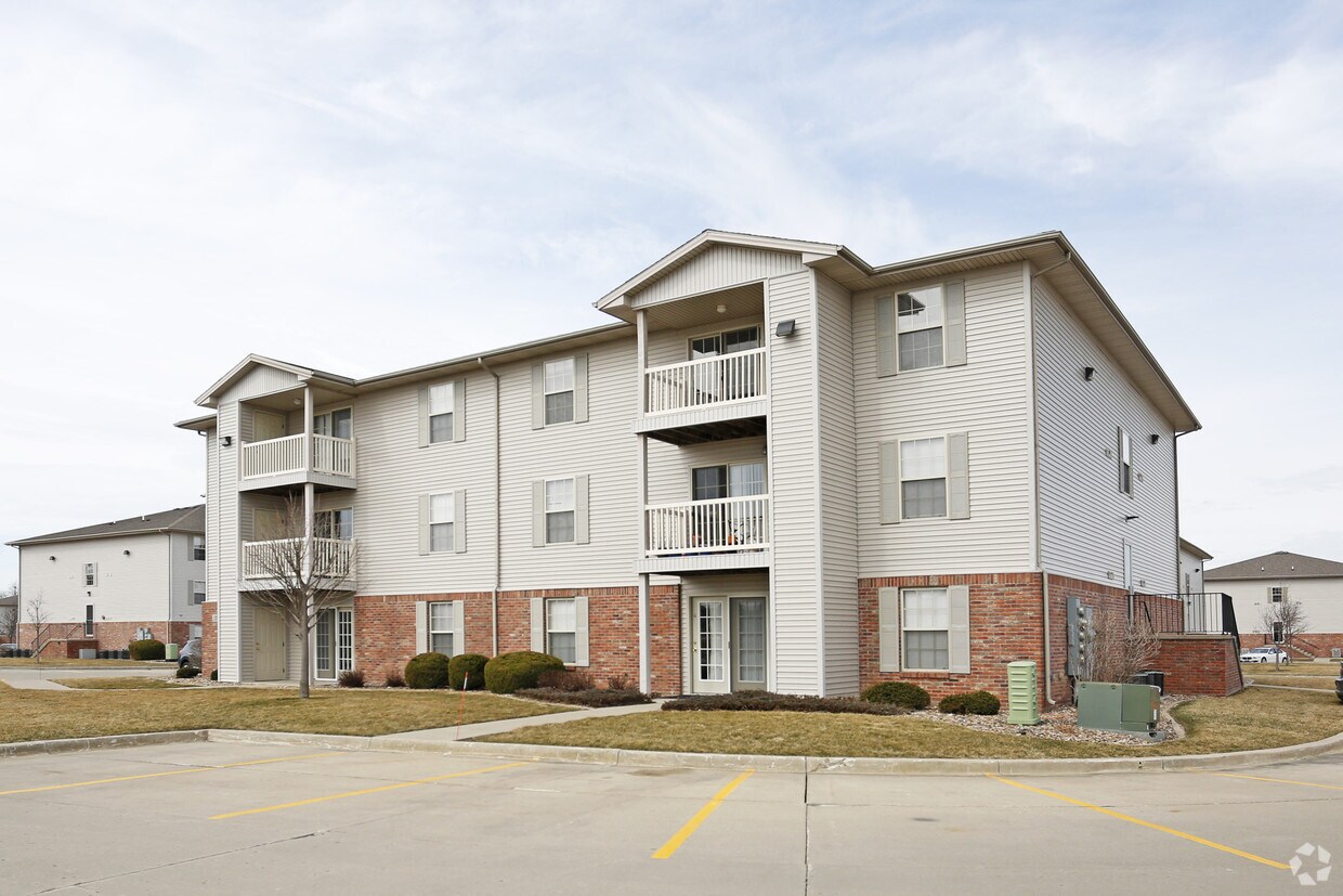 Wingover Luxury Apartments And Townhomes Bloomington Il Apartment Finder