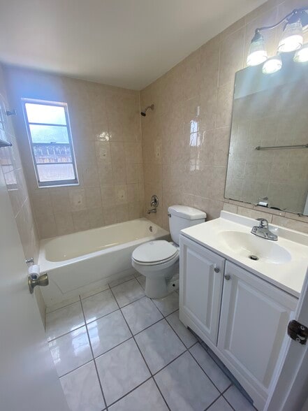 Building Photo - 12703 Alida Pl