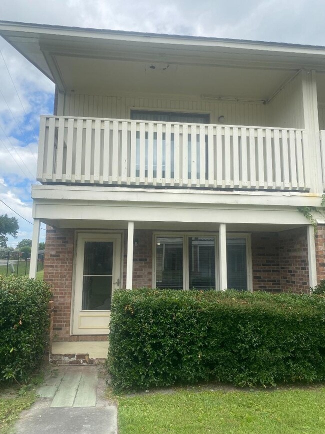 Building Photo - 409 Garden Dr