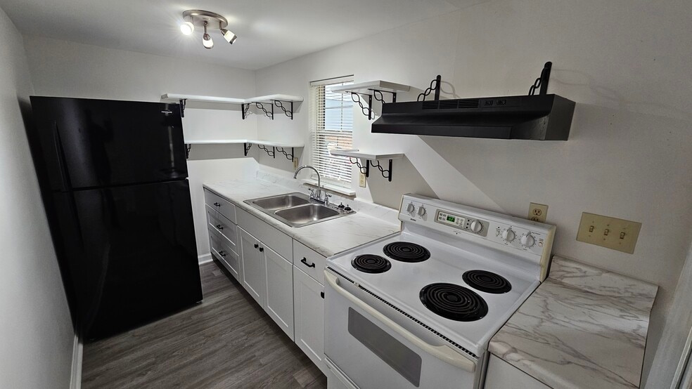 Building Photo - 212 Thurston Dr NW