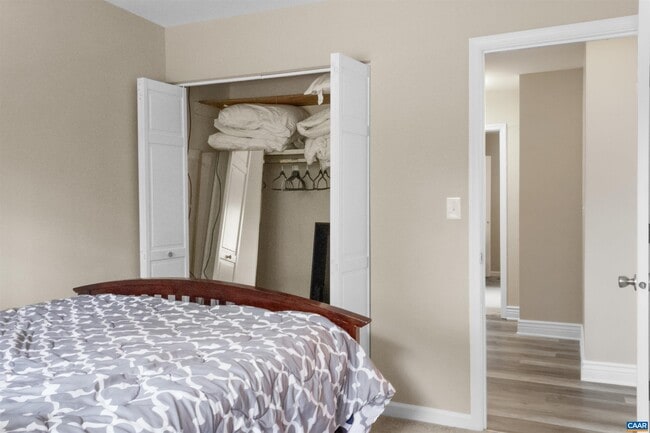 Building Photo - 118 Woodlake Dr