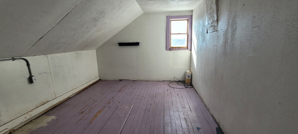 Building Photo - 164 DuPont St