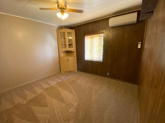 Building Photo - Remodeled Roseburg 4 bedroom home