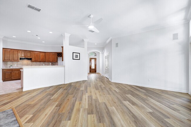 Building Photo - 26 Silverhorn Dr