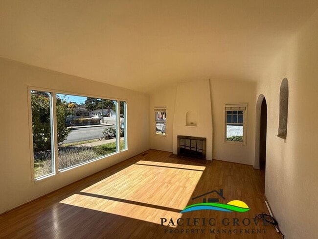 Building Photo - Delightful 3-Bedroom, 2 bath home in Pacific Grove