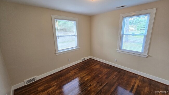 Building Photo - 2720 Maplewood Rd