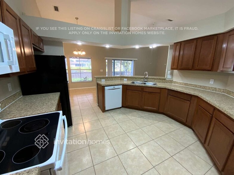 Building Photo - 4819 Balsam Dr