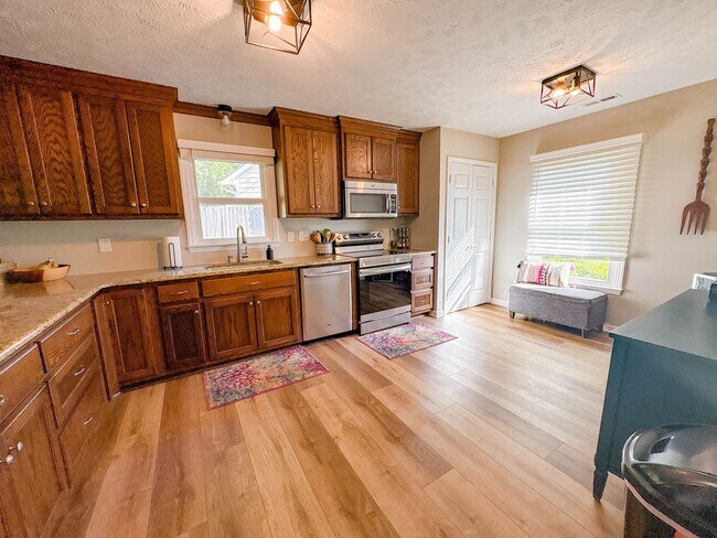 Building Photo - Coming Soon! 3 Bedroom 2 Bathroom-Dogs okay!