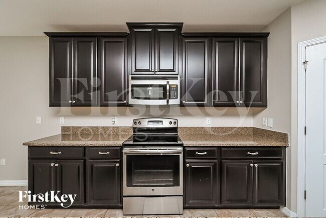 Building Photo - 2704 Garden Falls Dr