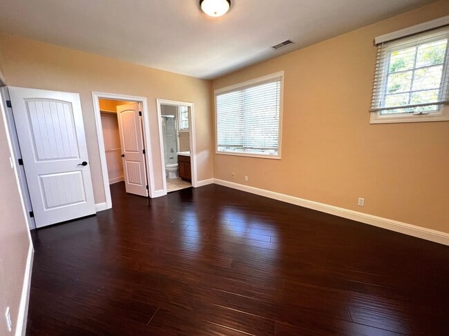 Building Photo - Hidden Gem at the End of the Cul-de-Sac!