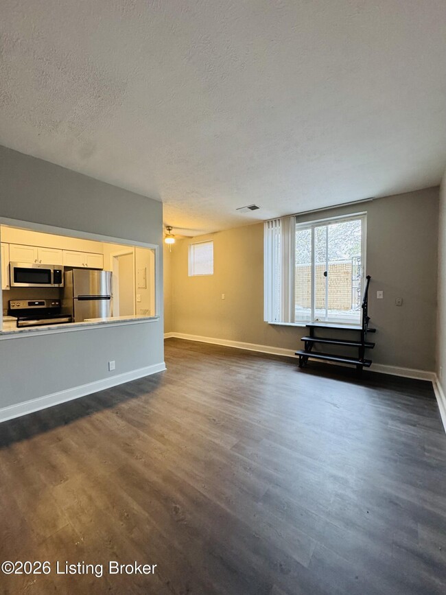 Building Photo - 153 Thierman Ln