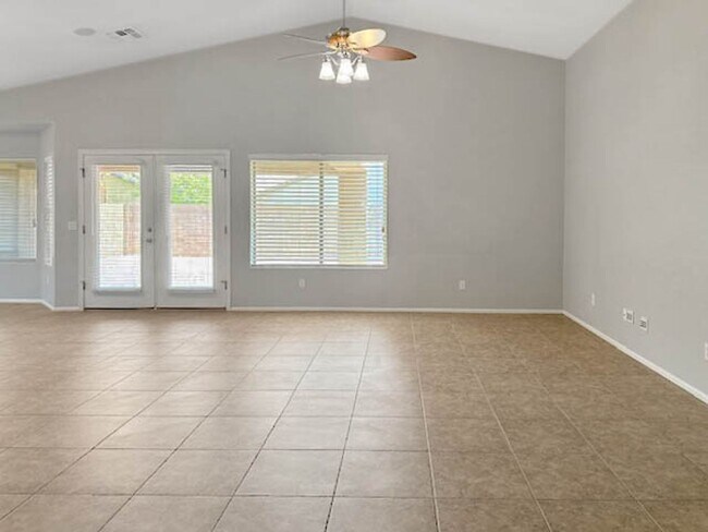 Building Photo - Solar makes this 4bedroom Goodyear home a ...