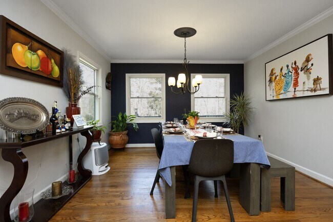 Building Photo - Beautifully renovated large home in CHCCS school district! Available mid-June!
