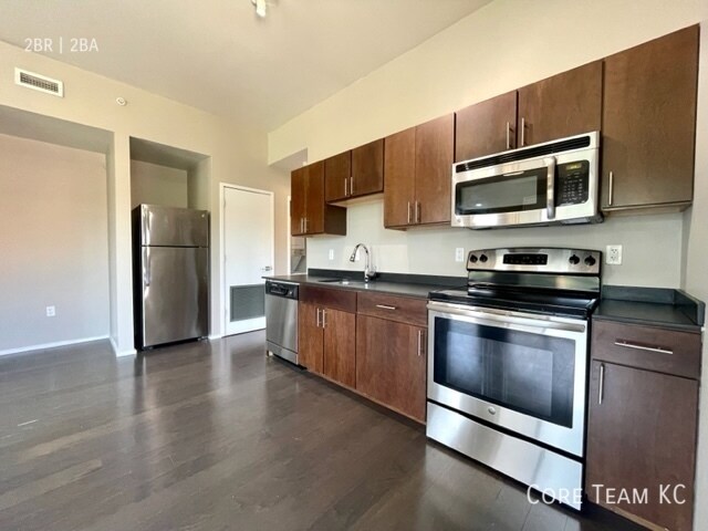 Building Photo - 3632 Gillham Rd