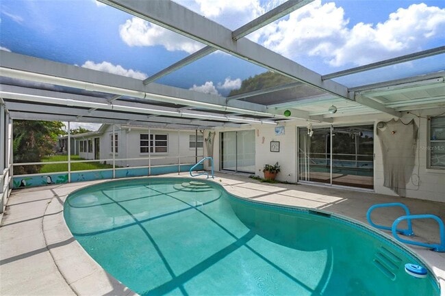 Building Photo - 7403 Populus Dr