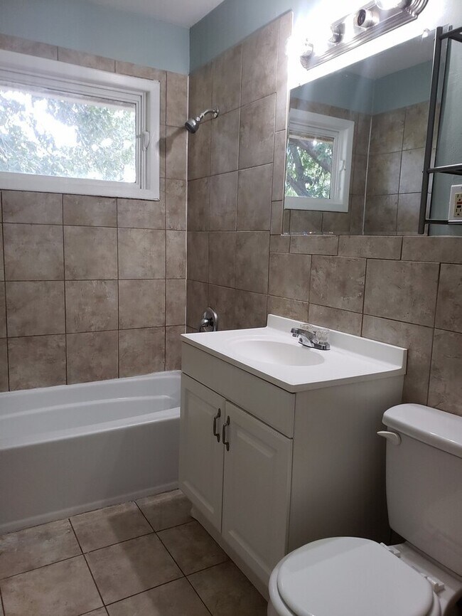 Building Photo - Beautiful 3 Bed Home in KCMO - Coming SOON!!