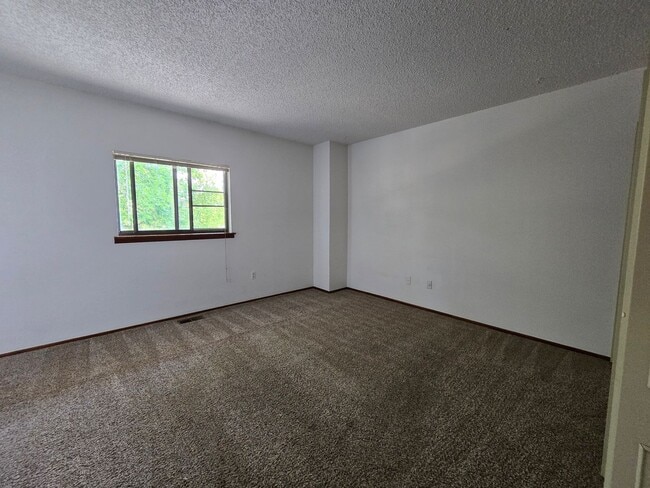 Building Photo - 1513 Seneca Cir