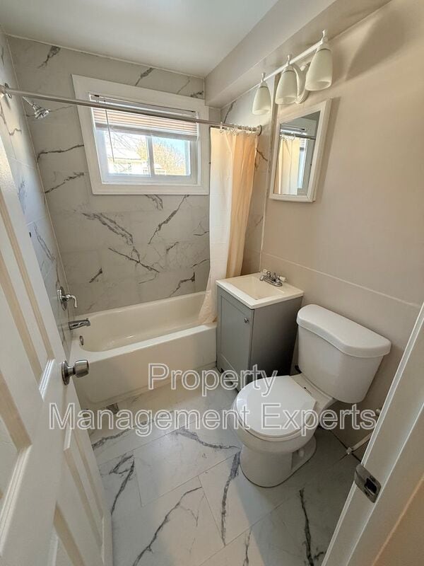 Building Photo - 1841 N Dinwiddie St