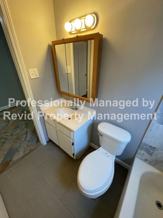 Building Photo - Charming Home for Rent in Memphis!!