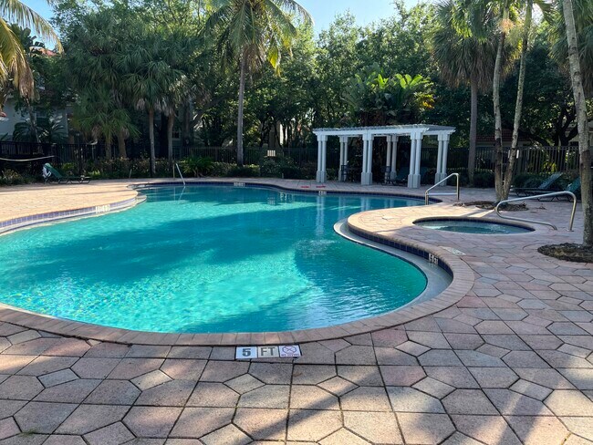 Building Photo - 5024 Lantana Rd