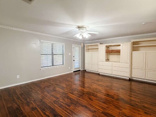 Building Photo - Beautiful 6 bed, 2 bath home in Burleson!