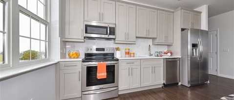 Building Photo - 304 Broadway-