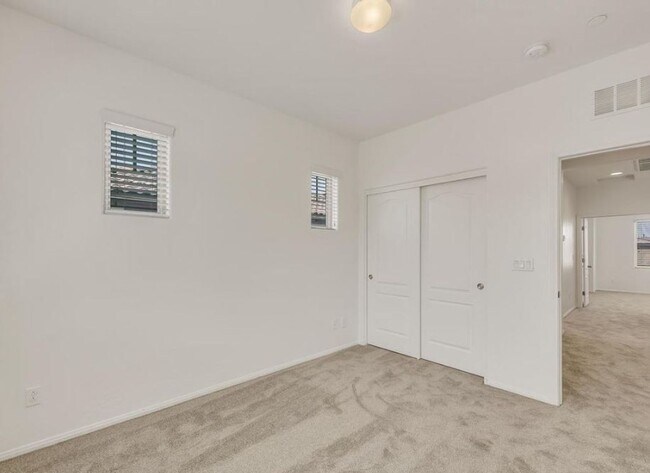 Building Photo - 614 Taliput Palm Pl