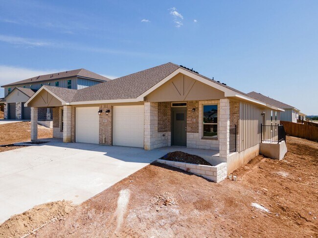 Building Photo - 1 MONTH FREE RENT!!!