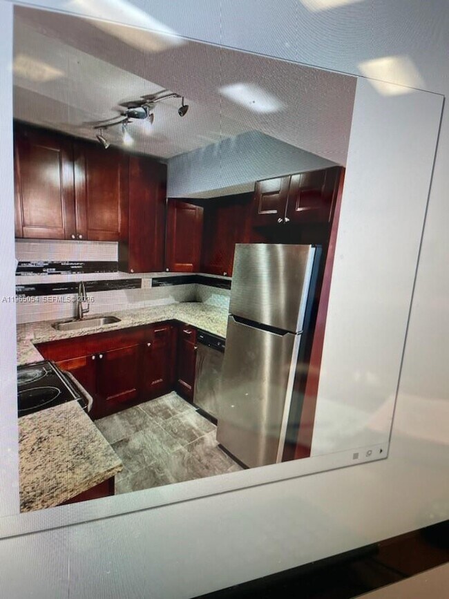 Building Photo - 11101 Royal Palm Blvd