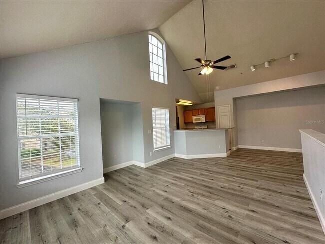 Building Photo - 9141 Lee Vista Blvd