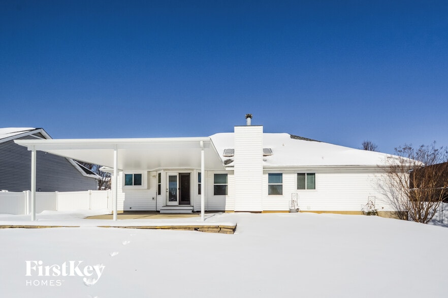 Building Photo - 2800 Wilshire Valley Dr