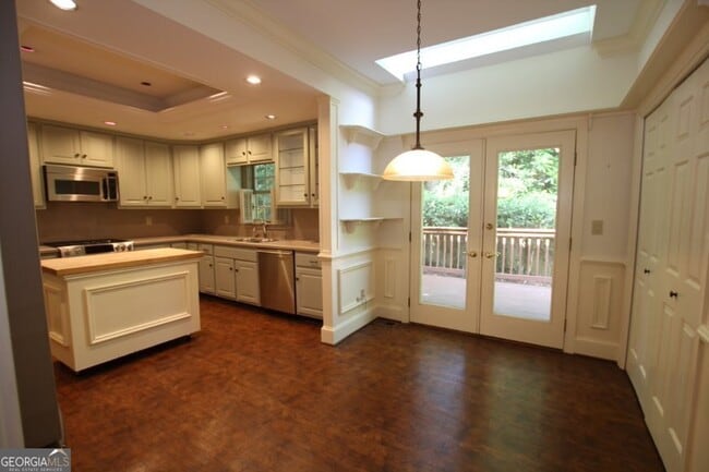 Building Photo - 55 Ivy Chase NE