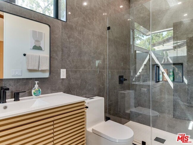 Building Photo - 5929 Hesperia Ave