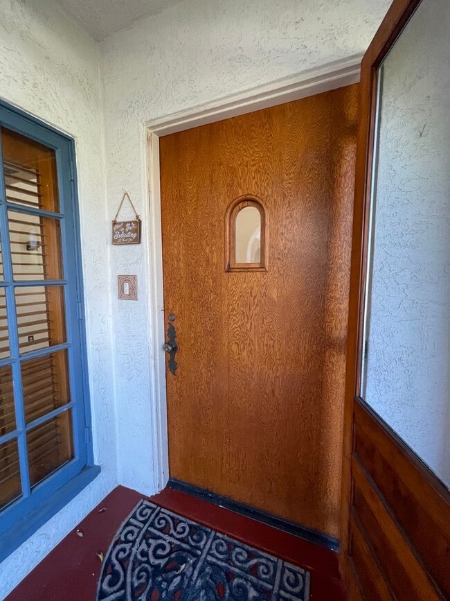 Building Photo - Charming Spanish Home Nestled Between Nort...