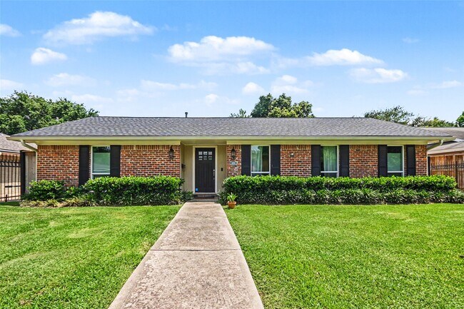Building Photo - 4831 Stillbrooke Dr