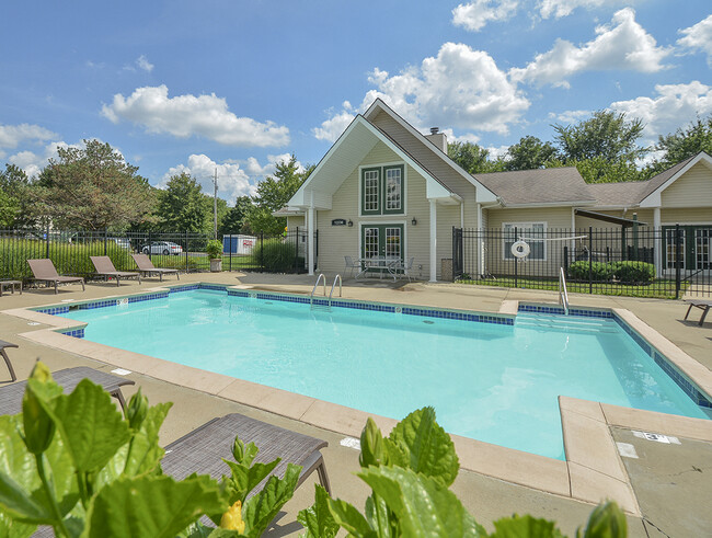 Sparkling Outdoor Pool and Sundeck - Park at Olathe Station