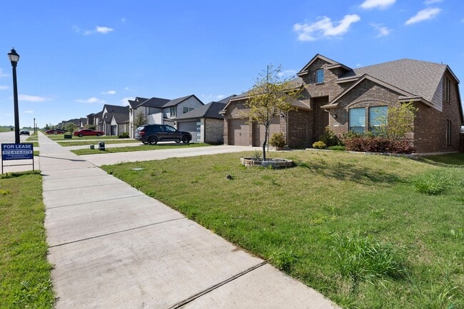 Building Photo - Spacious and Modern Rental Home Available!