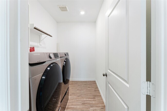 Building Photo - 13018 Hydeland Dr