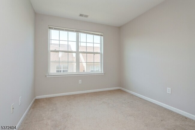 Building Photo - 1601 Hights Farm Rd S
