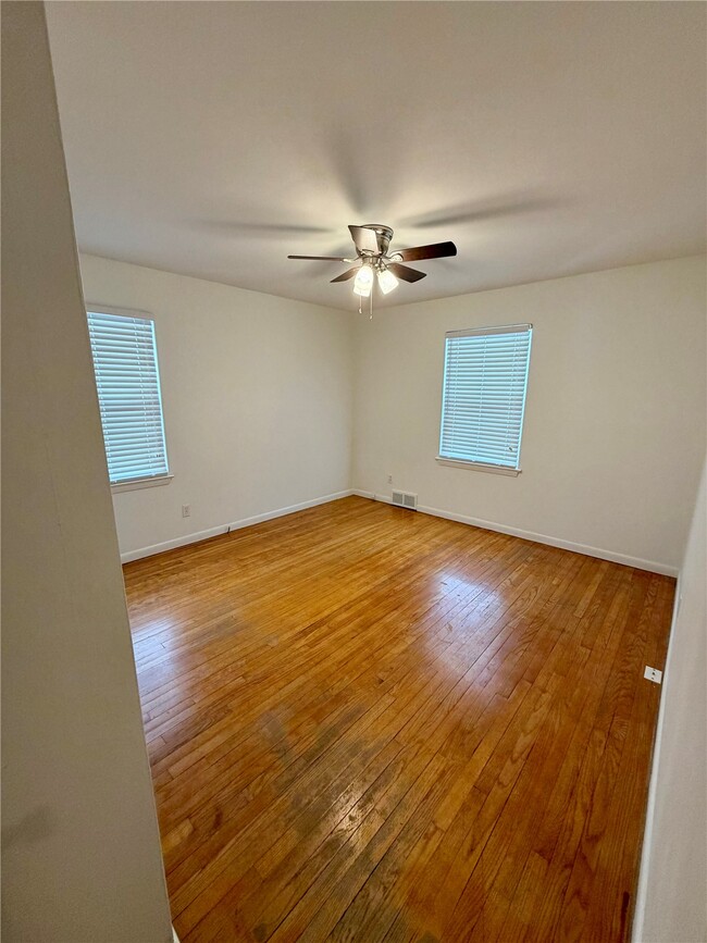 Building Photo - 317 Thomas Ave