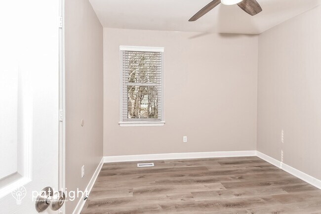 Building Photo - 817 Maize Street