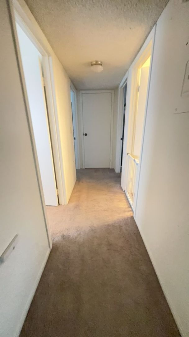 Building Photo - 3 Bedroom Condo