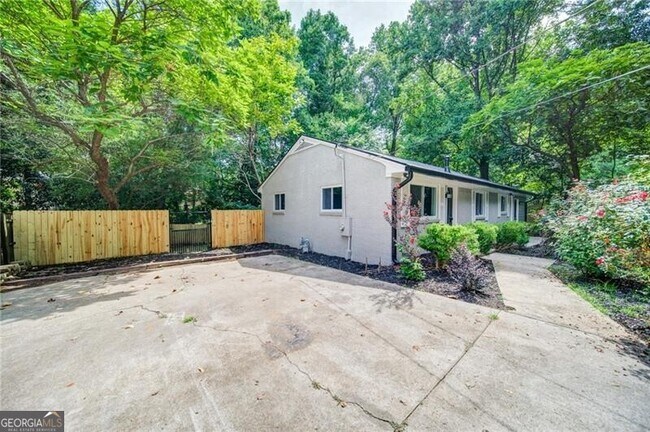 Building Photo - 2951 Haralson Rd