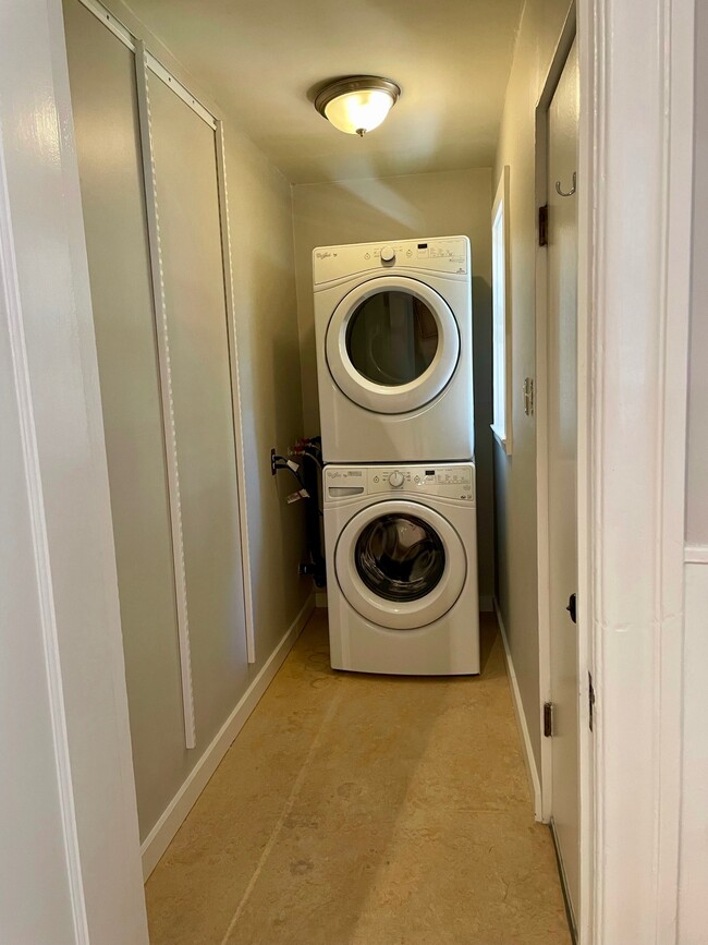 Building Photo - 482 38th St