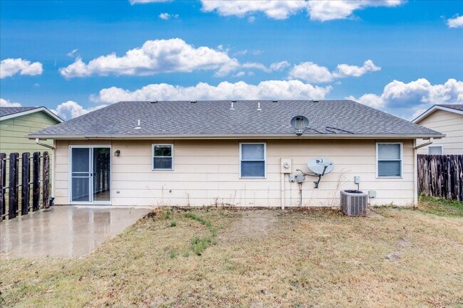 Building Photo - Adorable 3 bed, 1 bath